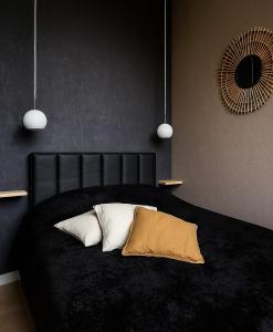 Postel nebo postele na pokoji v ubytování Modern apartment with terrace at Theaterplein