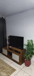 Μια τηλεόραση ή/και κέντρο ψυχαγωγίας στο Kitnet