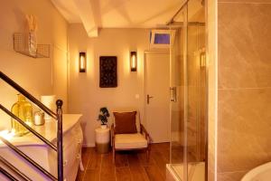 Koupelna v ubytování Loods - RDC G + 39 fotografií