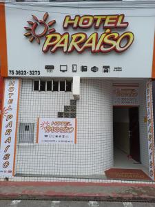 Un letrero del hotel Paraíso en la fachada de un edificio en Hotel Paraiso, en Feira de Santana