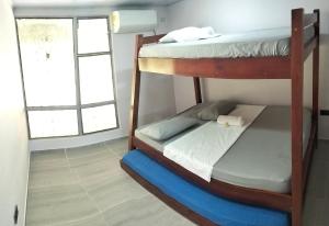 two bunk beds in a room with a window at Villa Liam Casa Turística in Prado