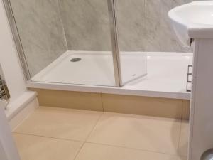 Koupelna v ubytování The Left Luggage Office