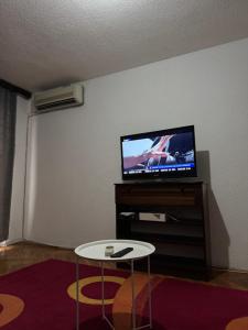 Μια τηλεόραση ή/και κέντρο ψυχαγωγίας στο MiddleHome Travnik