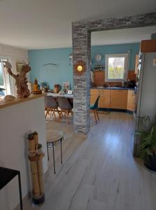 Kuchyň nebo kuchyňský kout v ubytování Chez Nanou côté mer