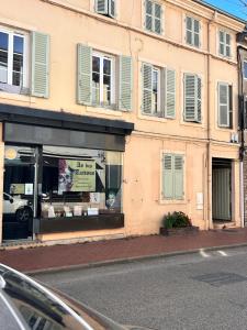 a store on the side of a street at Le Loft in Pont-de-Veyle