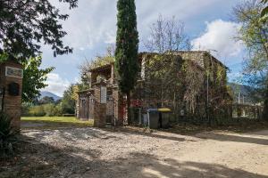 Příroda nedaleko venkovského domu