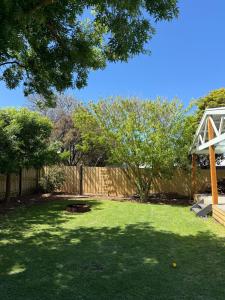 Κήπος έξω από το Seashell Beach Shack +14 φωτογραφίες