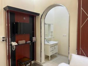 Gallery image of قصر العون للشقق الفندقية in Quai +4 photos