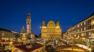 a city with a christmas market in front of buildings at Appartment Schwabenblick in Augsburg