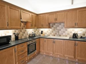 Køkken eller tekøkken på Beacon Cottage - E5463