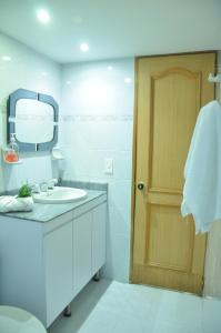 Koupelna v ubytování live Medellín desde un Apartamento Céntrico y Cómodo