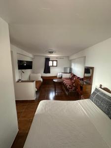 Μια τηλεόραση ή/και κέντρο ψυχαγωγίας στο Nouara Appart'Hotel