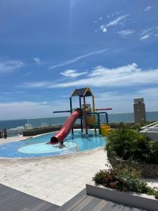 Bazén v ubytování Salida directa a la playa T1 nebo v jeho okolí