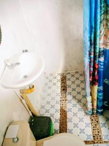 a bathroom with a sink and a toilet at Hostal el Profe in Capurganá
