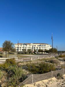 Budova, kde se apartmán nachází + 3 fotografie