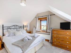 TV a/nebo společenská místnost v ubytování Smugglers Retreat