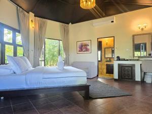 Kuchyň nebo kuchyňský kout v ubytování Chaweng Bay View Resort by Smith & Appy