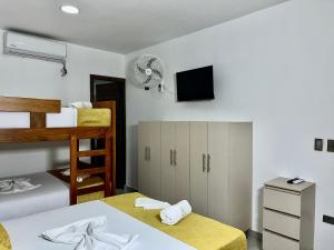 Giường trong phòng chung tại Hotel Roma Urabá +29 ảnh