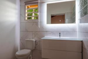 Ένα μπάνιο στο Villa Canelle +4 φωτογραφίες