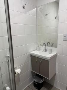 Ένα μπάνιο στο Apt 202B- 2 quartos climatizado em Ponta de Campina +23 φωτογραφίες