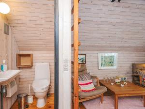 Ein Badezimmer in der Unterkunft 6 person holiday home in Fanø-By Traum + 30 Fotos