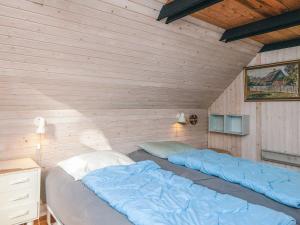 Ein Bett oder Betten in einem Zimmer der Unterkunft 6 person holiday home in Fanø-By Traum