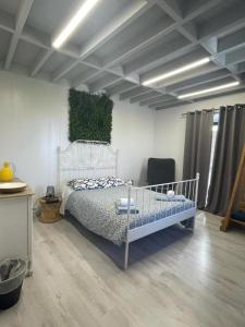 Ένα ή περισσότερα κρεβάτια σε δωμάτιο στο Fenais da Luz House