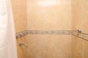 a bathroom with a shower with a shower curtain at Departamento céntrico 25 MAYO I - Santa Fe in Santa Fe +17 photos