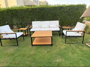 Κήπος έξω από το توين هاوس في قرية ازها العين السخنه