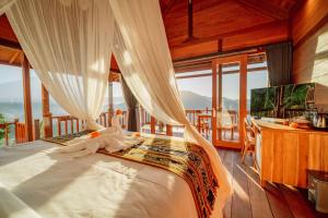 Postel nebo postele na pokoji v ubytování Pitak Hill Villa Sidemen