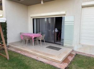 Αίθριο ή υπαίθριος χώρος στο توين هاوس في قرية ازها العين السخنه +1 φωτογραφίες