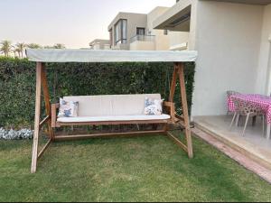 Κήπος έξω από το توين هاوس في قرية ازها العين السخنه