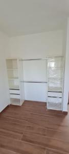 an empty room with white shelves and a wooden floor at Duplex en City Bell in City Bell