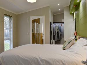 Postel nebo postele na pokoji v ubytování Lakeview Lodge + 10 fotografií