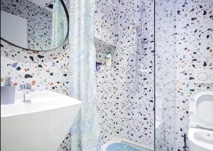 a bathroom with a shower with a toilet and a sink at Apartament Modern in Kosovo Polje