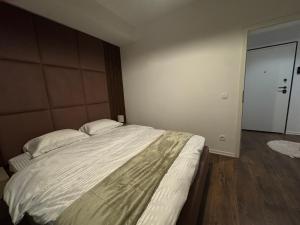 Ένα ή περισσότερα κρεβάτια σε δωμάτιο στο Four Collection