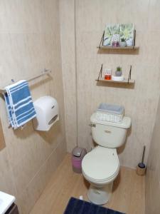 Ένα μπάνιο στο Cozy Loft,Surf City, La Libertad,