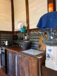 Kuchyň nebo kuchyňský kout v ubytování Los Bananos - Tiny Wood Cabin