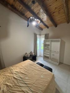 a bedroom with a bed and a dresser in it at Aires de Primavera in San Rafael