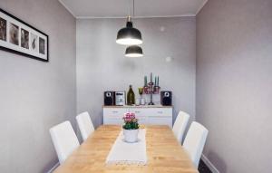 Fotografie z fotogalerie ubytování 3 Bedroom Nice Apartment In Finspång v destinaci Finspång