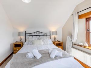 Postel nebo postele na pokoji v ubytování Smugglers Retreat + 20 fotografií