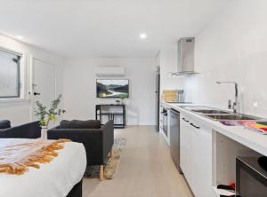 Gallery image of Cozy 1-Bed Studio Near Cafes and Shops DUPLICATE in Carnegie