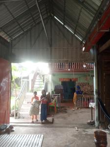 にあるStay with real life Cambodia villagersの建物の中に立っている二人