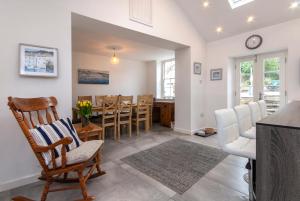 Et opholdsområde på The Old Police House - Cottage + 44 billeder