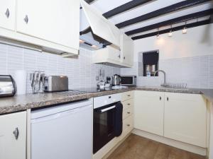 Kuchyň nebo kuchyňský kout v ubytování 5 Torwood Gables