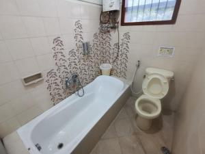 Ένα μπάνιο στο Villa Graha Permata 1 +21 φωτογραφίες