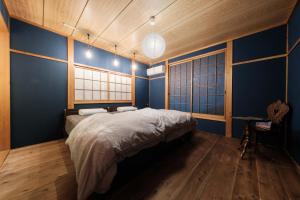 Postel nebo postele na pokoji v ubytování 信の宿 花巻