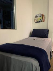 Ένα ή περισσότερα κρεβάτια σε δωμάτιο στο Apê da Lêda Loft - 400m da Praia do Forte +16 φωτογραφίες