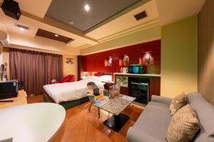 Postel nebo postele na pokoji v ubytování Hotel UKIUKI -Adult Only- 千葉中央