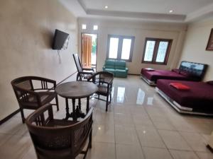 TV a/nebo společenská místnost v ubytování Villa Graha Permata 3